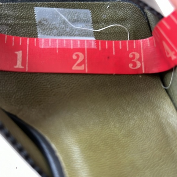 VTG 90s GUCCI slingback sandals sz 8 black leather scalloped edge 4.25in heel - Picture 14 of 16